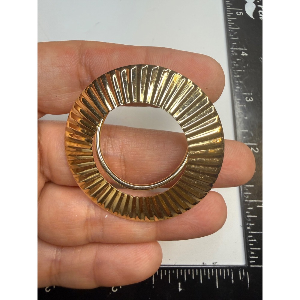 Jeri-Lou Gold Tone Pleated Sunburst Round Scarf Clip Accessory